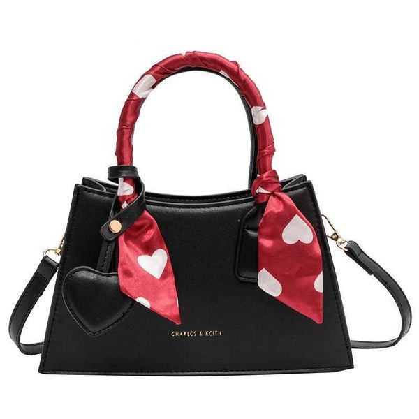 women handbag the tote bag 2022 new popular single shoulder messenger bag, Red;black
women handbag the tote bag 2022 new popular single shoulder messenger bag, Red;black