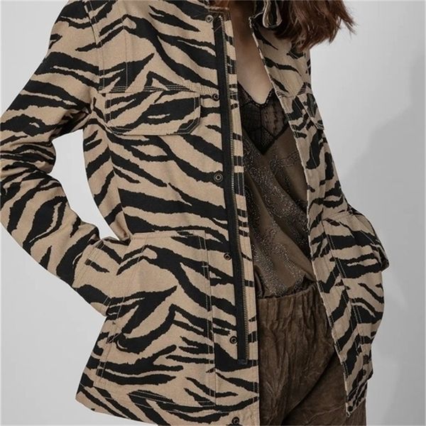 leopard print women zipper jacket thin stand collar back letter wing embroidery long sleeve female coat autumn 220809, Black;brown
leopard print women zipper jacket thin stand collar back letter wing embroidery long sleeve female coat autumn 220809, Black;brown