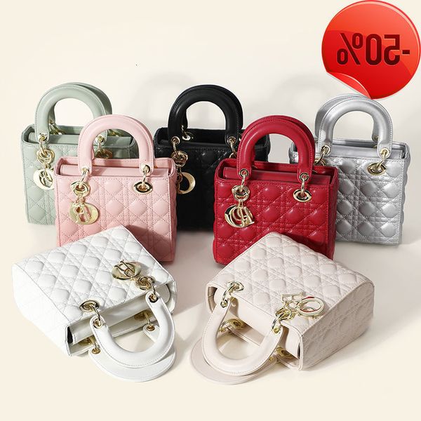 designer 2022 new autumn fashion leather princs high sense chain hand single shoulder msenger women's bag factory direct sale
designer 2022 new autumn fashion leather princs high sense chain hand single shoulder msenger women's bag factory direct sale