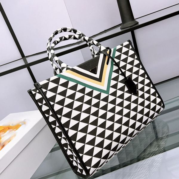 ss21 women luxurys designer bag small tote bag in symbole embroidered fabric the totes bags handbag wallet raffia clutch messengers shouder
ss21 women luxurys designer bag small tote bag in symbole embroidered fabric the totes bags handbag wallet raffia clutch messengers shouder
