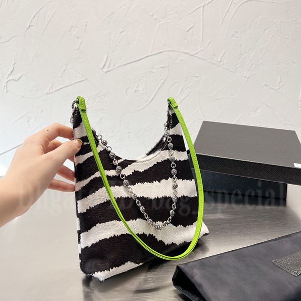 new single shoulder bag lady fashion chain bag designer horse hair handbag cool wind personalized hardware large capacity
new single shoulder bag lady fashion chain bag designer horse hair handbag cool wind personalized hardware large capacity