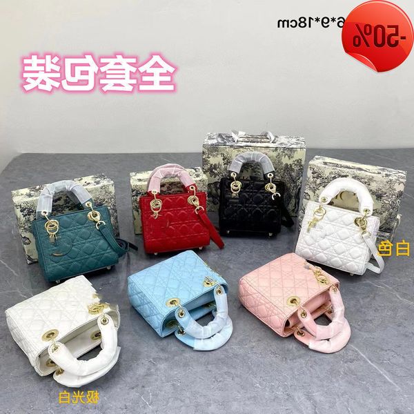 designer fashion patent leather princs dai small simple atmosphere fashion versatile temperament female msenger bag handbag factory direct s
designer fashion patent leather princs dai small simple atmosphere fashion versatile temperament female msenger bag handbag factory direct s