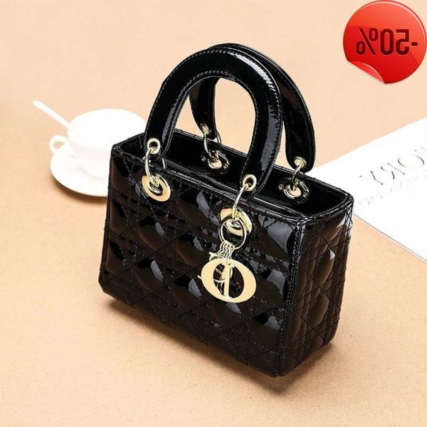 designer 2022 new diana patent leather one shoulder msenger portable versatile foreign style high texture women's bag factory direct sa
designer 2022 new diana patent leather one shoulder msenger portable versatile foreign style high texture women's bag factory direct sa