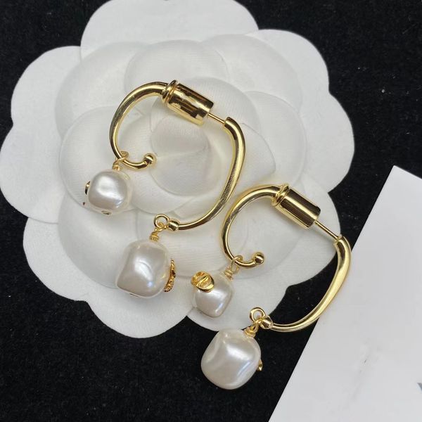 simple bee pearl pendant ear studs earring d letter 18k gold plated women's ear clip earrings metal non-fading designer jewelry dr4 -23, Golden;silver
simple bee pearl pendant ear studs earring d letter 18k gold plated women's ear clip earrings metal non-fading designer jewelry dr4 -23, Golden;silver