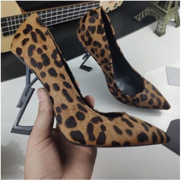 2022classics women fashion beach thick bottom dress shoes alphabet lady sandals leather high heel shoes slideswith box, Black
2022classics women fashion beach thick bottom dress shoes alphabet lady sandals leather high heel shoes slideswith box, Black