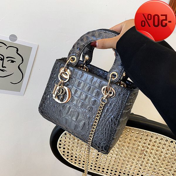 designer diana xiaoxiangfeng hand women's 2022 new foreign style crocodile pattern msenger bag fashion retro chain bag fashion trend fa
designer diana xiaoxiangfeng hand women's 2022 new foreign style crocodile pattern msenger bag fashion retro chain bag fashion trend fa