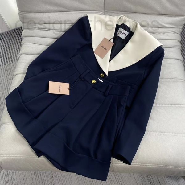 women's tracksuits designer miu's 2022aw new cabinet synchronized navy collar short suit wt9o, Gray
women's tracksuits designer miu's 2022aw new cabinet synchronized navy collar short suit wt9o, Gray