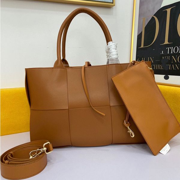 tote bags women shoulder fashion shopping bag luxury handbag large capacity smooth and soft layer calfskin lining hand-woven the real textur
tote bags women shoulder fashion shopping bag luxury handbag large capacity smooth and soft layer calfskin lining hand-woven the real textur
