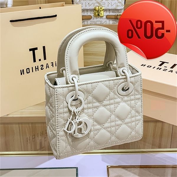 designer bags counter authentic princs diana high-grade feeling summer versatile popular cross 2022 new women's bag factory direct sale
designer bags counter authentic princs diana high-grade feeling summer versatile popular cross 2022 new women's bag factory direct sale