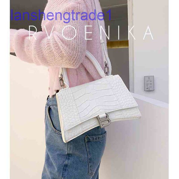 home balenciga b leather alligator hourglass women's 2022 fashionable summer small niche high-end portable messenger bag
home balenciga b leather alligator hourglass women's 2022 fashionable summer small niche high-end portable messenger bag