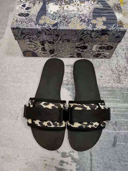 leopard slippers 35-42 sizes early spring flip-flops casual leather with box, Black
leopard slippers 35-42 sizes early spring flip-flops casual leather with box, Black