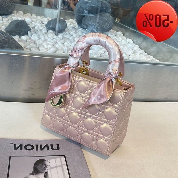 designer bags leather women's 2022 new fashion versatile msenger portable tote bag diana advanced lingge chain bag factory direct sale
designer bags leather women's 2022 new fashion versatile msenger portable tote bag diana advanced lingge chain bag factory direct sale