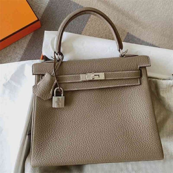designer handbag herme 2022 paul kelyss lychee pattern layer cowhide single shoulder messenger women's bride's bag
designer handbag herme 2022 paul kelyss lychee pattern layer cowhide single shoulder messenger women's bride's bag