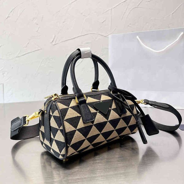 designer bag pillow bags luxury shoulder bag women fashion two-tone canvas handbag wide strap crossbody wallet 220908
designer bag pillow bags luxury shoulder bag women fashion two-tone canvas handbag wide strap crossbody wallet 220908