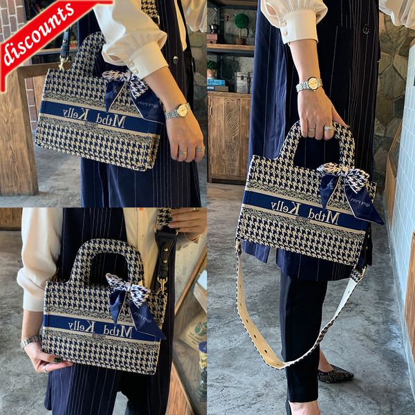 designer bags hong kong brand leather women's 2022 new niche fashion thousand bird lattice tote open hand shoulder
designer bags hong kong brand leather women's 2022 new niche fashion thousand bird lattice tote open hand shoulder