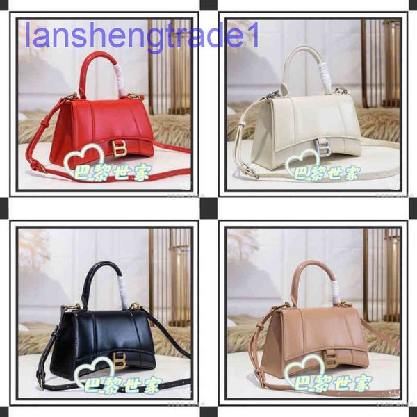 blowing high version street hourglass paris family plain leather women's portable one shoulder cross net red fashion bag
blowing high version street hourglass paris family plain leather women's portable one shoulder cross net red fashion bag