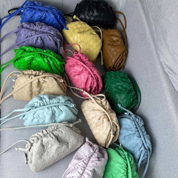 evening bags 2022 new style pleated wind woven cloud bag leather single shoulder messenger hand bag magnetic button dumpling baonv
evening bags 2022 new style pleated wind woven cloud bag leather single shoulder messenger hand bag magnetic button dumpling baonv