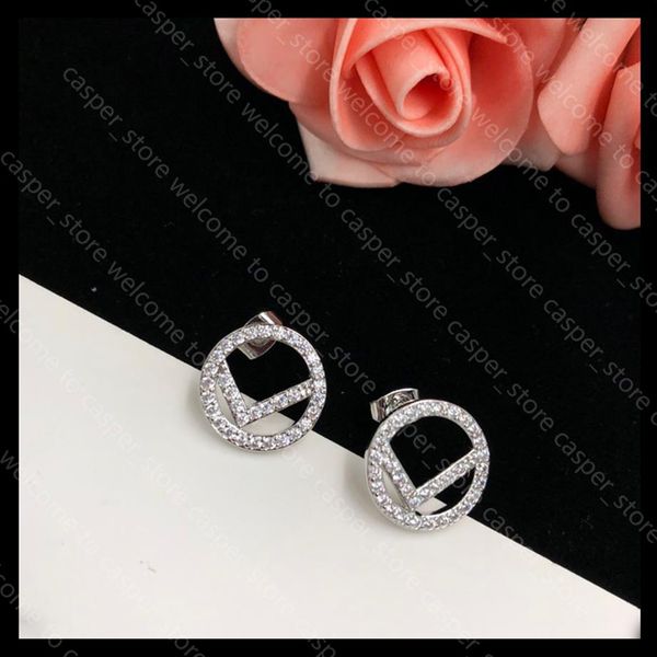 2021 fashion hoops earring luxurys designers earrings womens big circle simple earrings for woman brands gold ear stud aretes with3118, Golden;silver
2021 fashion hoops earring luxurys designers earrings womens big circle simple earrings for woman brands gold ear stud aretes with3118, Golden;silver
