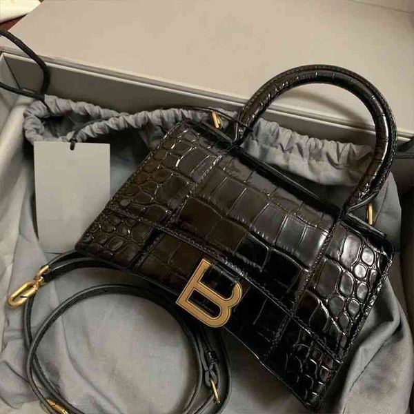vintage middle ancient leather underarm bag balencaigass women's bags early fashion versatile luxury designer evening bags unique patte
vintage middle ancient leather underarm bag balencaigass women's bags early fashion versatile luxury designer evening bags unique patte