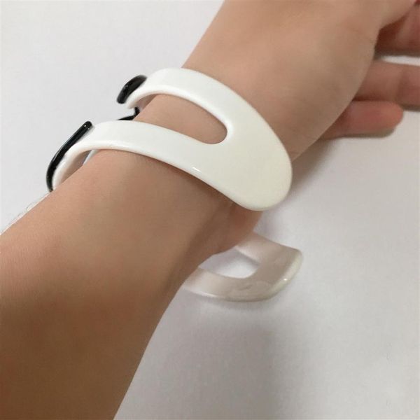 fashion black and white acrylic hollowed out bracelets c bangle for ladies collection hand rings jewelry accessories vip gifts306x
fashion black and white acrylic hollowed out bracelets c bangle for ladies collection hand rings jewelry accessories vip gifts306x