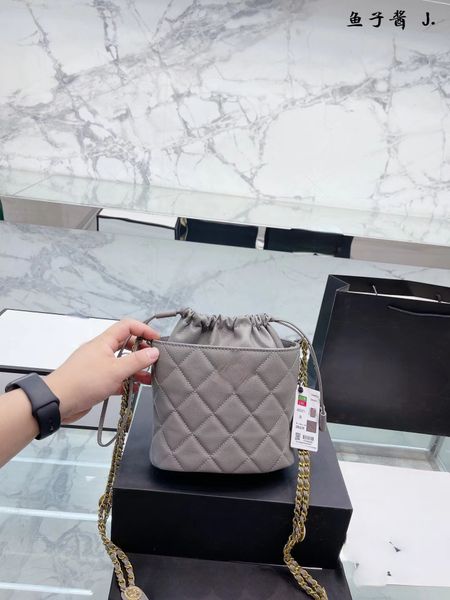 cc designer bag bucket bag handbag shoulder crossbody designers bags women fashion luxurys mini classic casual quilted, Red;black
cc designer bag bucket bag handbag shoulder crossbody designers bags women fashion luxurys mini classic casual quilted, Red;black