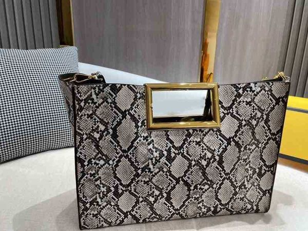 620s ening bag shoulder bag luxury brand fashion snake print large capacity handbag women designer genuine leather mobile wallet 1127
620s ening bag shoulder bag luxury brand fashion snake print large capacity handbag women designer genuine leather mobile wallet 1127