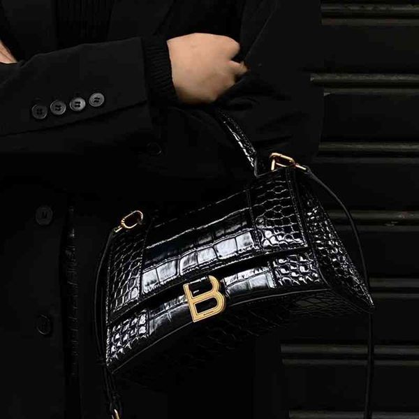 vintage middle ancient leather underarm bag balencaigass women's bags early fashion versatile luxury designer evening bags unique patte
vintage middle ancient leather underarm bag balencaigass women's bags early fashion versatile luxury designer evening bags unique patte