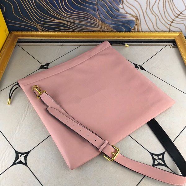 women's fashion bag middle trumpeter's clutch with drawstring genuine leather handbag cell phone bag fine workmanship suitable for
women's fashion bag middle trumpeter's clutch with drawstring genuine leather handbag cell phone bag fine workmanship suitable for