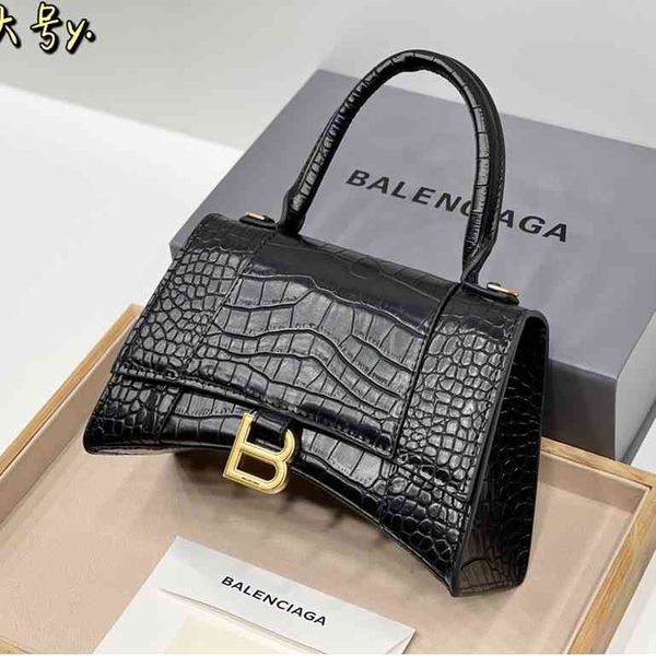 vintage middle ancient leather underarm bag balencaigass women's bags early fashion versatile luxury designer evening bags unique patte
vintage middle ancient leather underarm bag balencaigass women's bags early fashion versatile luxury designer evening bags unique patte