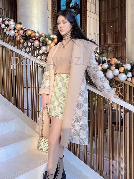 2022 designer womens trench coats fashion outerwear hooded jackets letters style with belt slim outfit large size jackets windbreaker clothi, Tan;black
2022 designer womens trench coats fashion outerwear hooded jackets letters style with belt slim outfit large size jackets windbreaker clothi, Tan;black