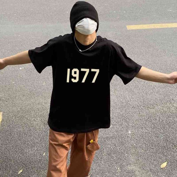 designer summer 2023 cotton t shirt fear of goddess fog double threadessentilass 1977 fashion brand high street loose men's short sleev, White;black
designer summer 2023 cotton t shirt fear of goddess fog double threadessentilass 1977 fashion brand high street loose men's short sleev, White;black