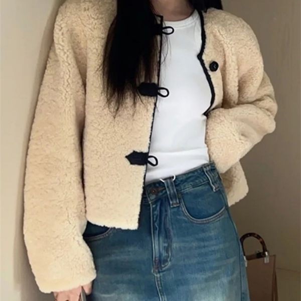 womens jacket jacket autumn and winter leather edging lapels short beige coat 220909, Black;brown
womens jacket jacket autumn and winter leather edging lapels short beige coat 220909, Black;brown