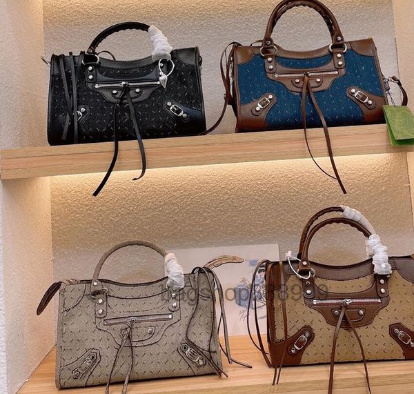 designers high capacity motorcycle bag totes vintage classic letter printing women zipper handbag fashion genuine leather messe
designers high capacity motorcycle bag totes vintage classic letter printing women zipper handbag fashion genuine leather messe