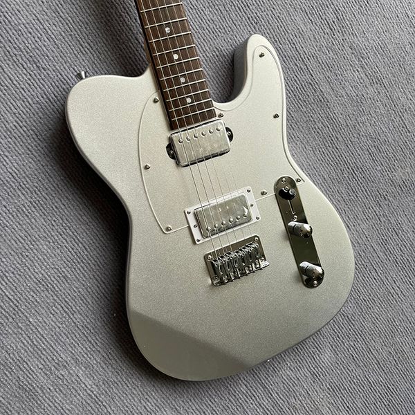 classic brand electric guitar exquisite silver powder surface quality hardware accessories delivery to home.
classic brand electric guitar exquisite silver powder surface quality hardware accessories delivery to home.