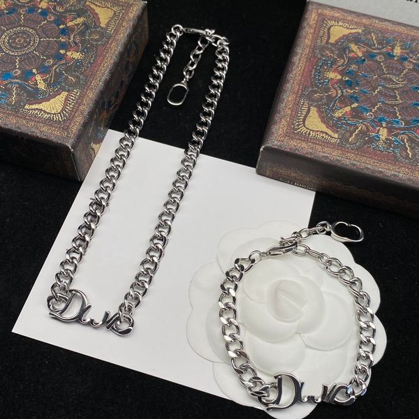 designer necklaces silver letter pendant choker thick cuban chain necklace have stamp luxury women designers jewelry bracelcet accessories w
designer necklaces silver letter pendant choker thick cuban chain necklace have stamp luxury women designers jewelry bracelcet accessories w
