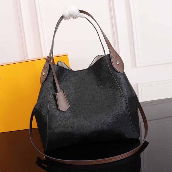 2022 business tote bag women handbag shoulder bags large capacity perforated calf leather classic flower handbags removable zip pocket
2022 business tote bag women handbag shoulder bags large capacity perforated calf leather classic flower handbags removable zip pocket