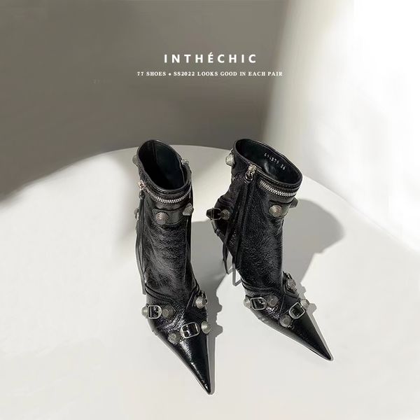 2023 cagole sheepskin boots belt buckle decorative side zipper locomotive pointy fashion boots high heels luxury designer women's facto, Black
2023 cagole sheepskin boots belt buckle decorative side zipper locomotive pointy fashion boots high heels luxury designer women's facto, Black