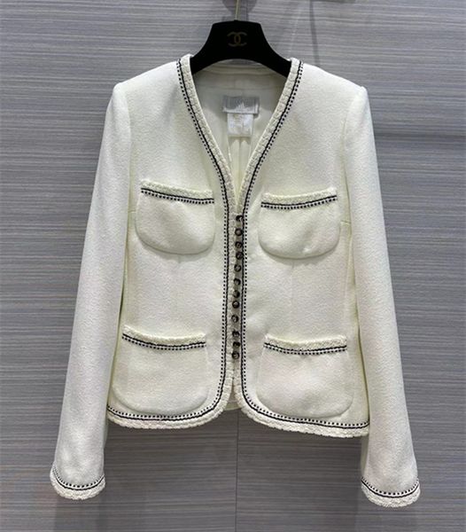 women's wool & blends new european and american women's wear for winter 2022 long-sleeved single-breasted v-neck fashionable white, Black
women's wool & blends new european and american women's wear for winter 2022 long-sleeved single-breasted v-neck fashionable white, Black