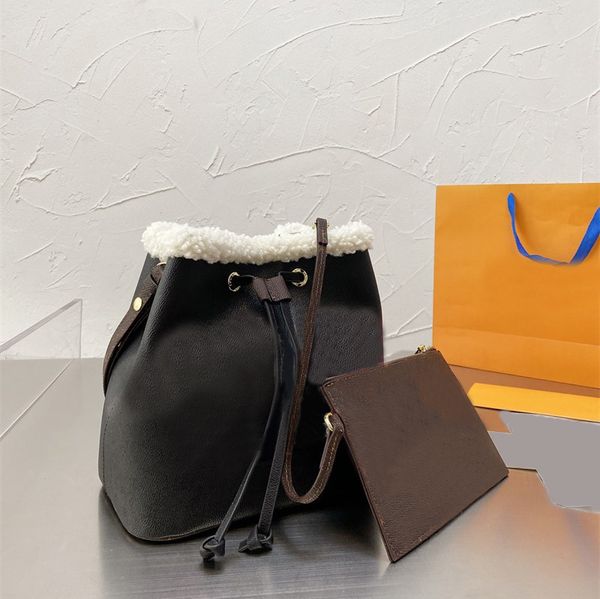 2021 designer bags drawstring autumn winter leather lamb wool crossbody bag women shoulder handbag wallet size 26cm
2021 designer bags drawstring autumn winter leather lamb wool crossbody bag women shoulder handbag wallet size 26cm