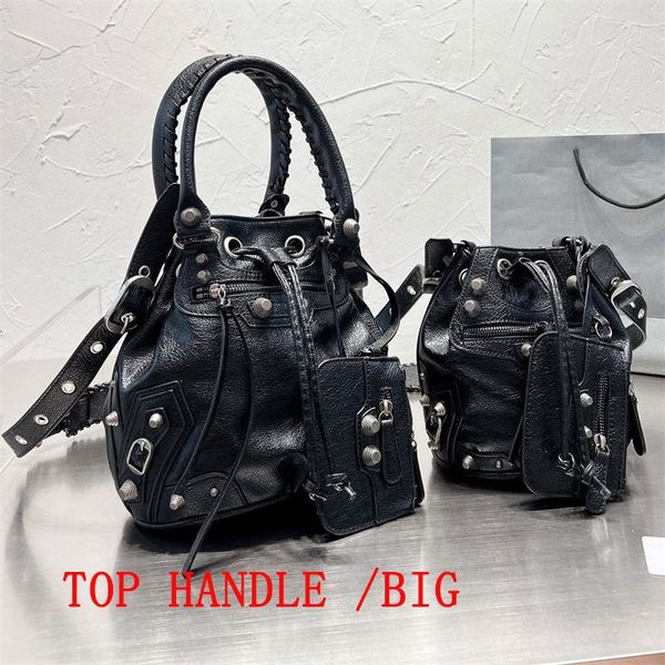 le cagole xs bucket bag le cagole shoulder bags crocodile embossed with rhinestones black pink arena crossbody luxury designers genuine leat
le cagole xs bucket bag le cagole shoulder bags crocodile embossed with rhinestones black pink arena crossbody luxury designers genuine leat