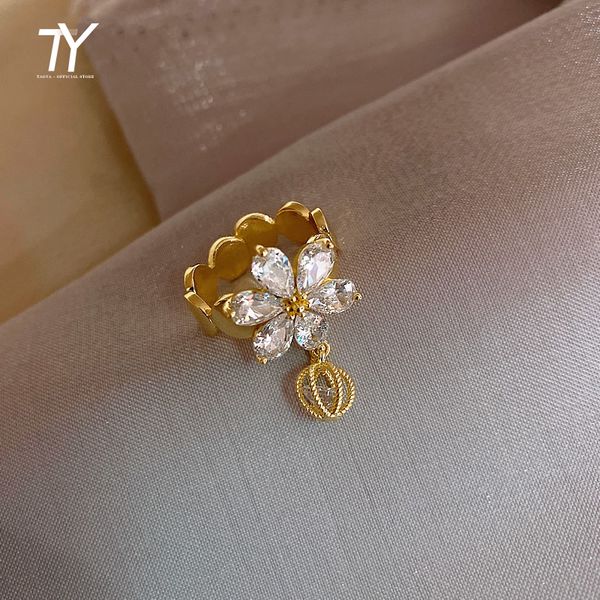 creative zircon water drop petals pendant open ring for woman luxury wedding party jewelry fashion unusual girl's metal rings, Golden;silver
creative zircon water drop petals pendant open ring for woman luxury wedding party jewelry fashion unusual girl's metal rings, Golden;silver