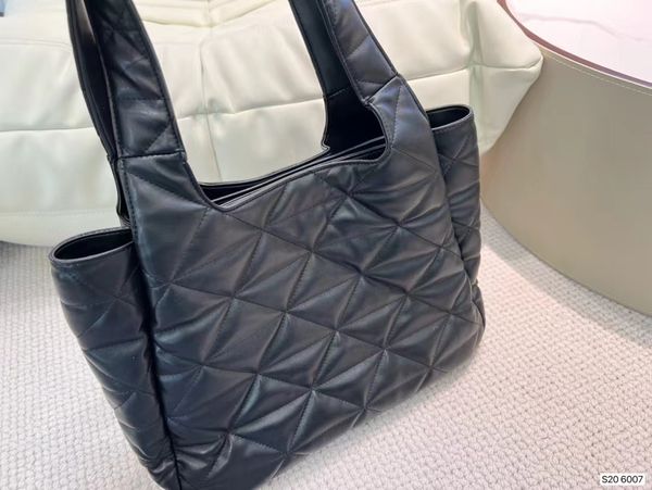 2022 new designer bag totes bags handbag the tote bag shoulder crossbody saddle women fashion luxurys designe quilted vegetable basket mom u
2022 new designer bag totes bags handbag the tote bag shoulder crossbody saddle women fashion luxurys designe quilted vegetable basket mom u