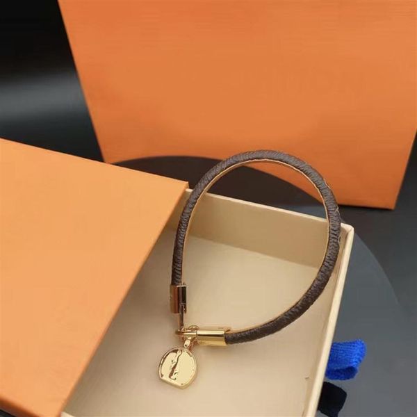 leather striped bracelet designer bracelet magnetic buckle luxury charm jewelry ladies mens stainless steel three layer vacuum plating 249f, Golden;silver
leather striped bracelet designer bracelet magnetic buckle luxury charm jewelry ladies mens stainless steel three layer vacuum plating 249f, Golden;silver