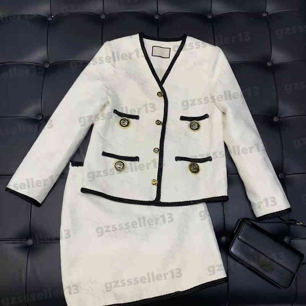 luxury womenstwo pieces dress fashion two piece sets jacquard fabric lace suit v-neck jacket and a-line skirt suit designer women clothing, White
luxury womenstwo pieces dress fashion two piece sets jacquard fabric lace suit v-neck jacket and a-line skirt suit designer women clothing, White