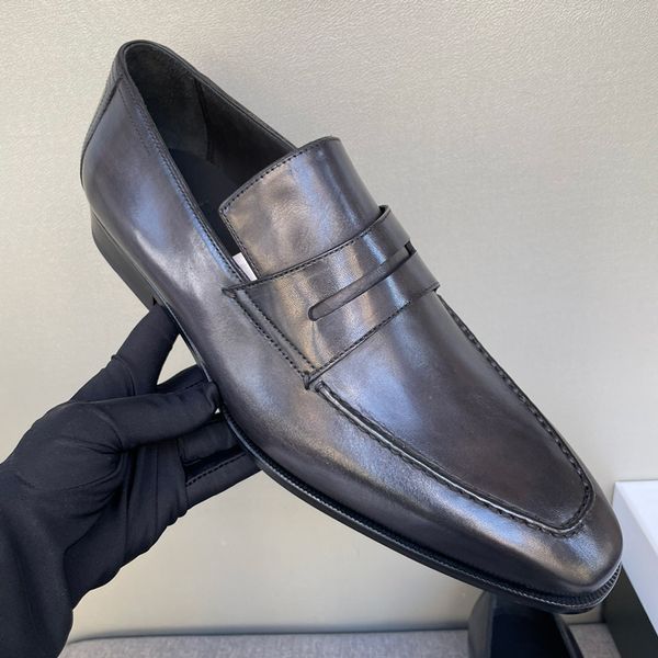 black goldenbee embroidery leather sole 6 details "height size 38-44 men's casual shoes and leather slippers
black goldenbee embroidery leather sole 6 details "height size 38-44 men's casual shoes and leather slippers