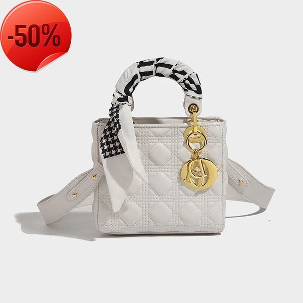 designer bags female french high appearance 2022 classic lingge diana fashion single shoulder diagonal straddle handbagtote bag factory whol
designer bags female french high appearance 2022 classic lingge diana fashion single shoulder diagonal straddle handbagtote bag factory whol