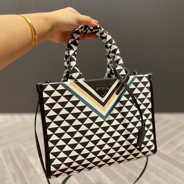 fashion woman bags the tote shopping designer bag lady luxury handbag shoulder bag crossbody totes wallet messenger leather large capacity 4
fashion woman bags the tote shopping designer bag lady luxury handbag shoulder bag crossbody totes wallet messenger leather large capacity 4