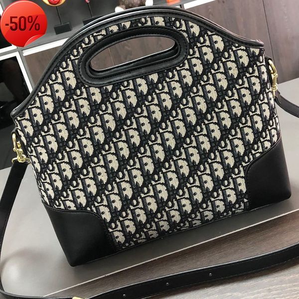 designer bags small open hand high grade tote 2022 new portable fashion luxury trend retro exquisite large capacity bag factory wholesale
designer bags small open hand high grade tote 2022 new portable fashion luxury trend retro exquisite large capacity bag factory wholesale