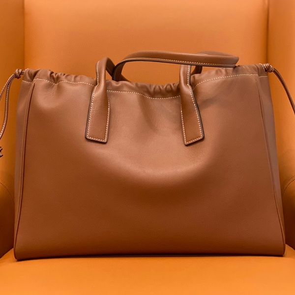 backpack cc cabas designer luxury bags patent leather handbags women lady shoulder cross body fashion card holders wallets triomphe purses c 
backpack cc cabas designer luxury bags patent leather handbags women lady shoulder cross body fashion card holders wallets triomphe purses c