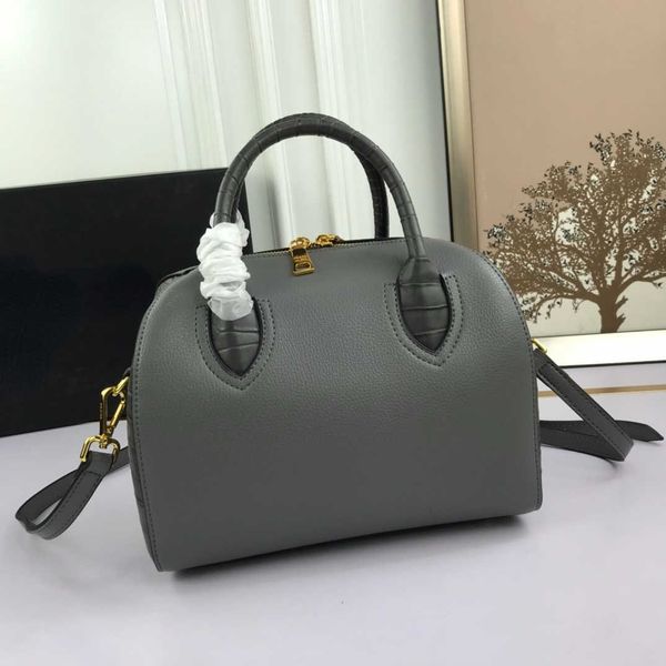 2022 new style women pillow bag designer large capacity leather one shoulder diagonal bag 2106# luxury handbag messenger bag
2022 new style women pillow bag designer large capacity leather one shoulder diagonal bag 2106# luxury handbag messenger bag